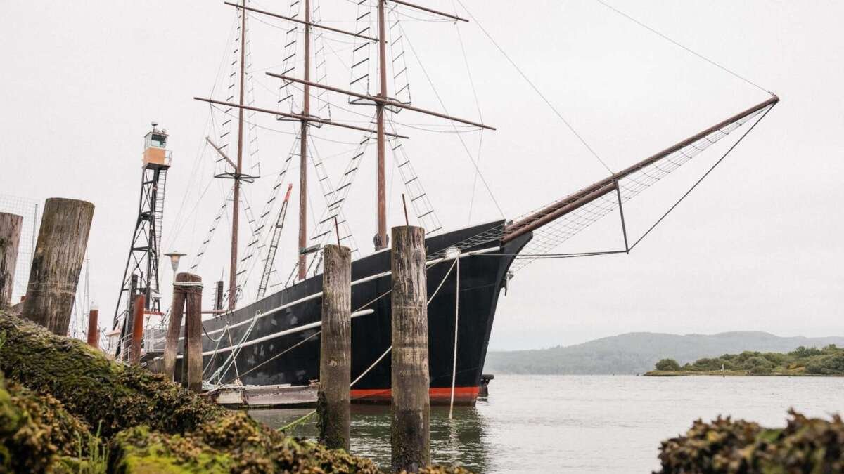 pirate ship in coos Bay