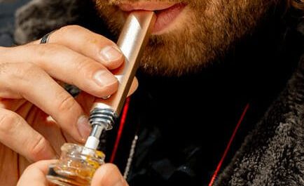 best nectar collectors best dab straws guy using a dab straw