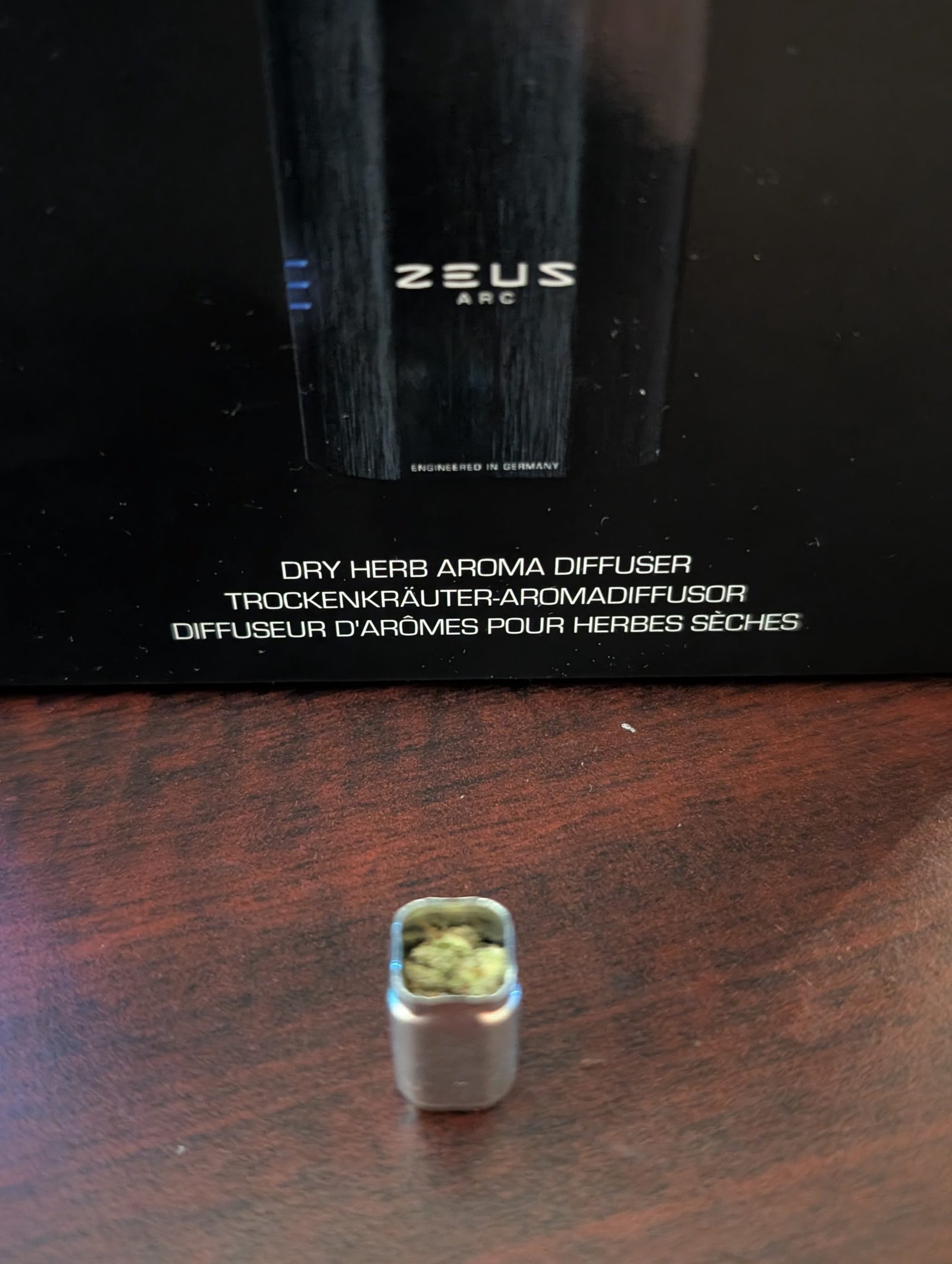 Zeus Arc GT4 ground flower in pod